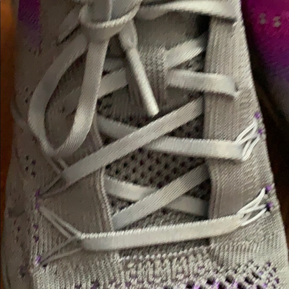 Nike Sneakers... Size 8 1/2 - Picture 11 of 15